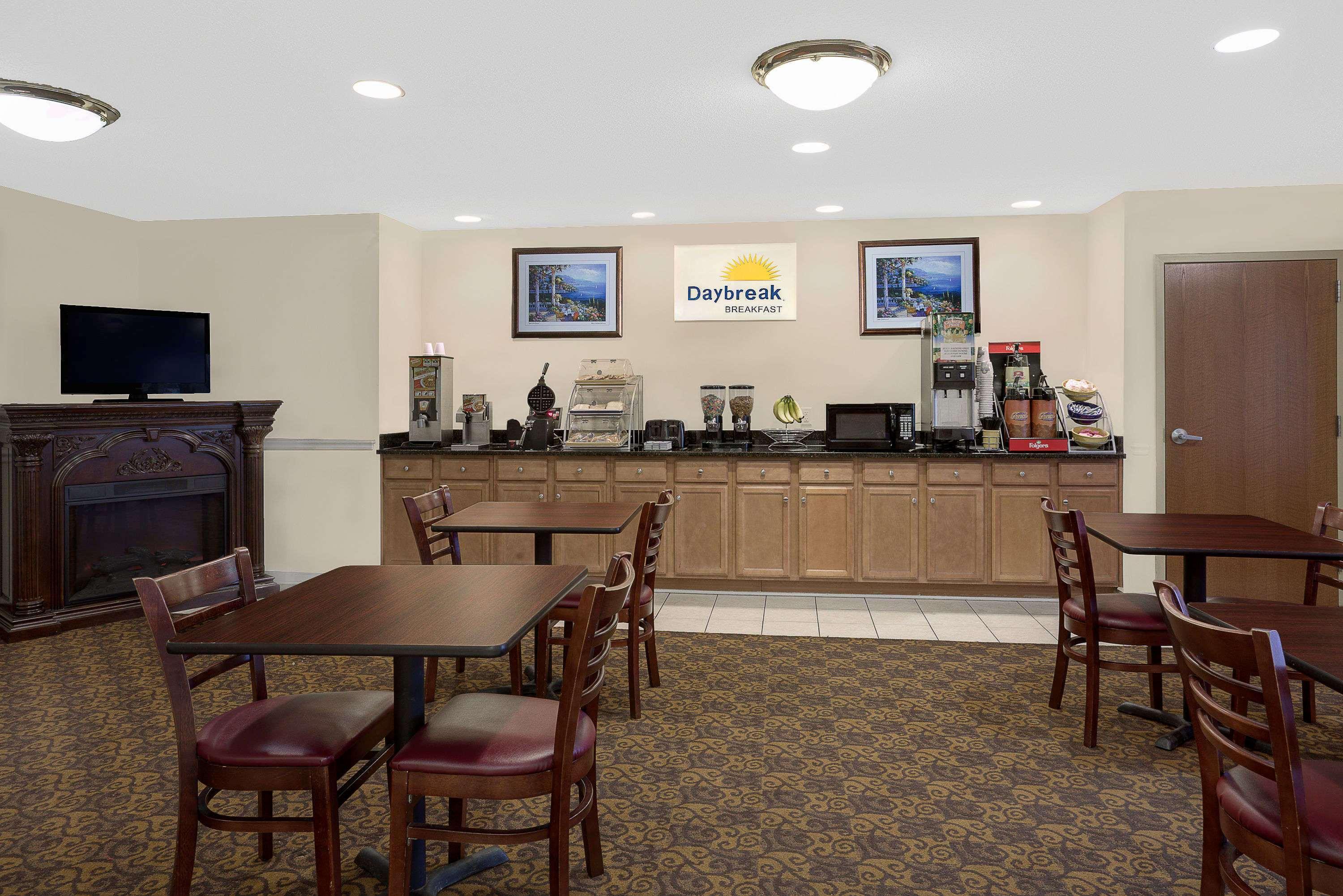 Days Inn By Wyndham Greensboro Nc Exterior foto