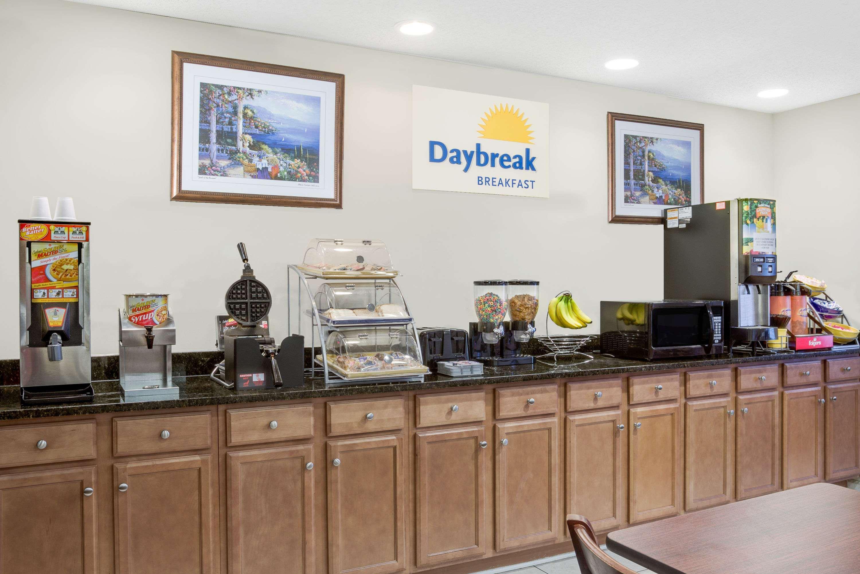 Days Inn By Wyndham Greensboro Nc Exterior foto