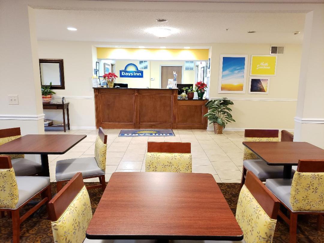 Days Inn By Wyndham Greensboro Nc Exterior foto